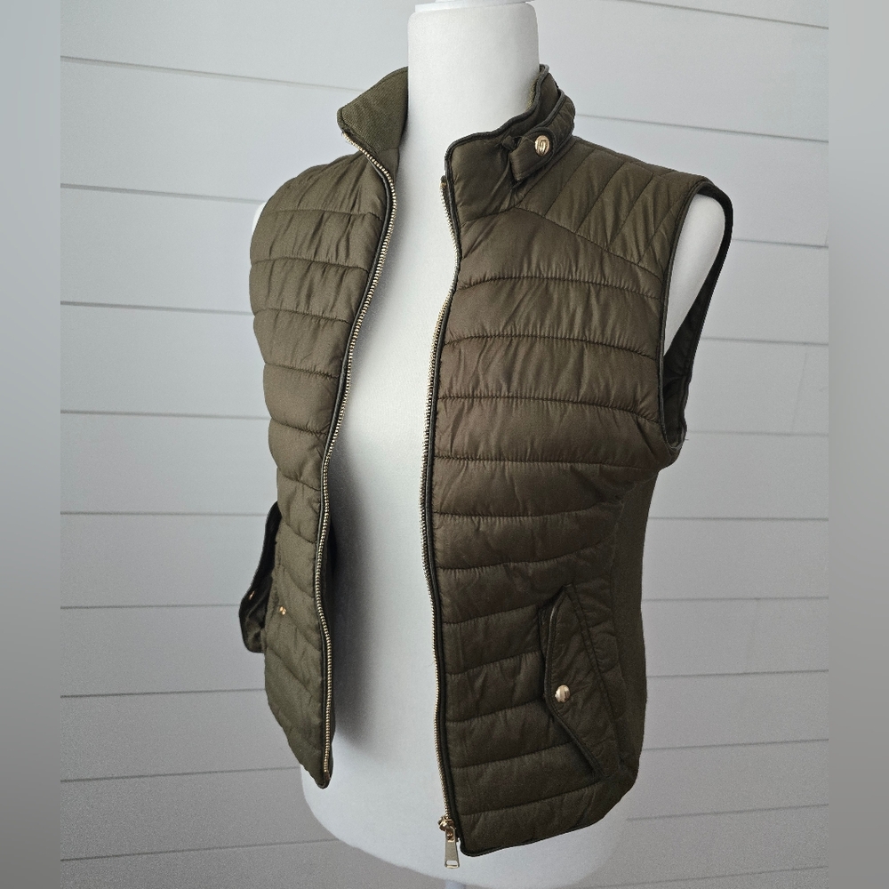 Lovetree Military Green Pufer Vest with Pockets size Small